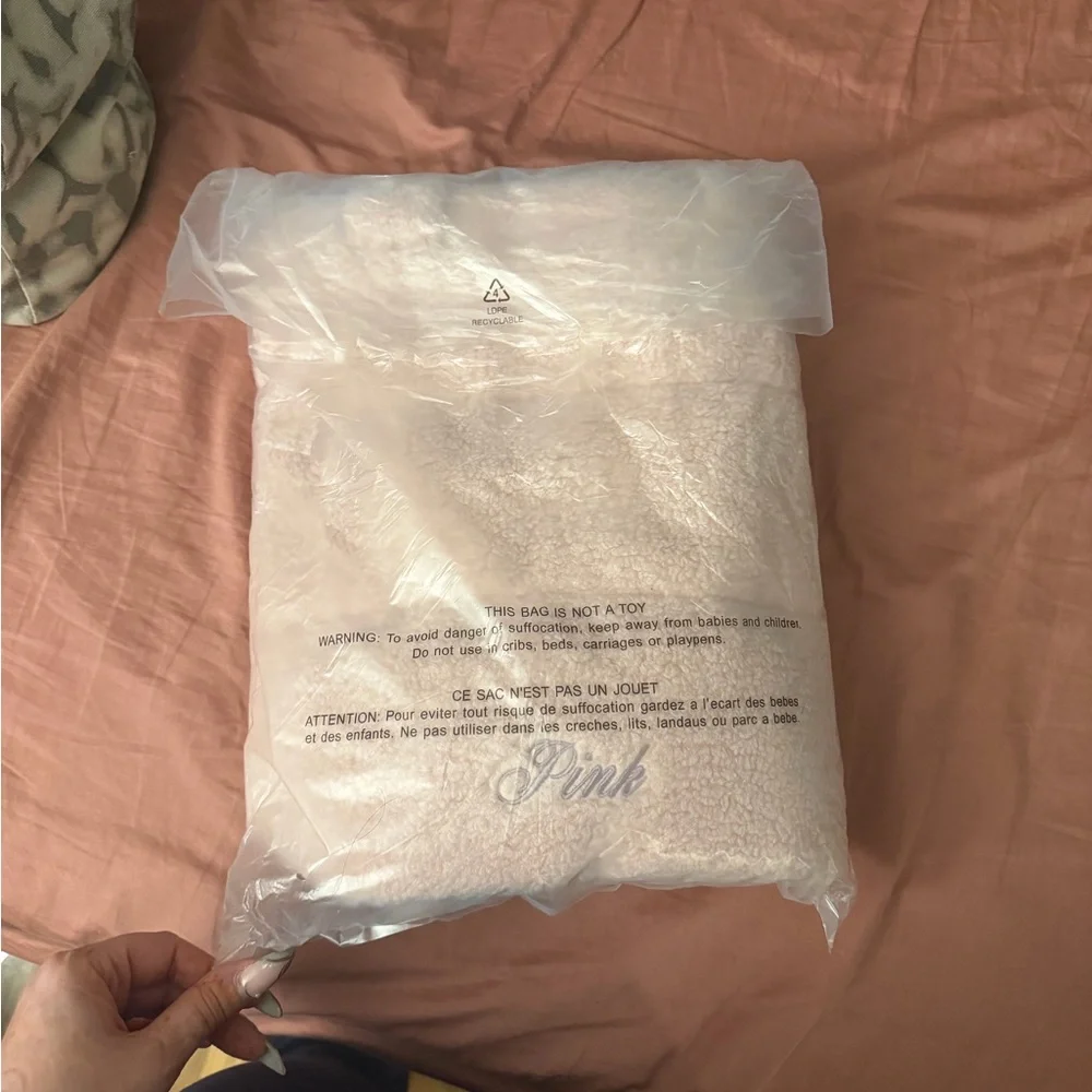 NWT Pink shearling bag - Picture 6 of 7